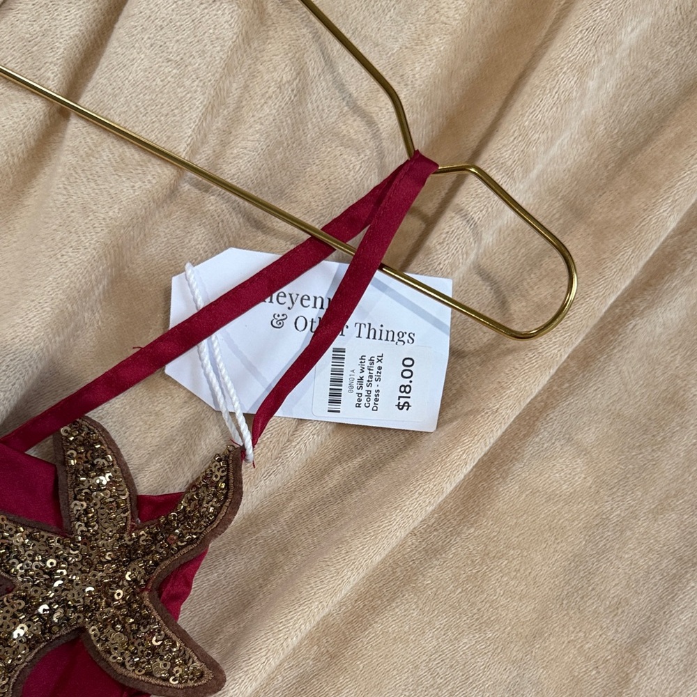 Elegant Red Dress with Starfish Accents - Picture 2 of 3